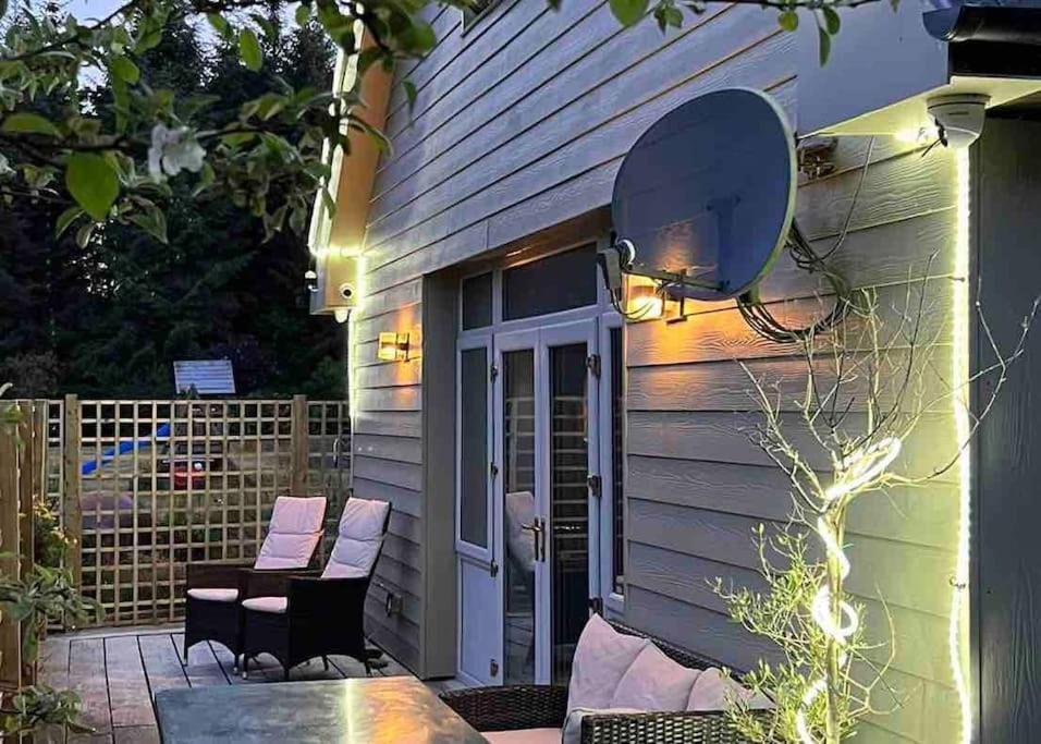 The Bird House - Coastal Lodge In Lovely Forest Setting Nr. Kinsale Корк Екстер'єр фото